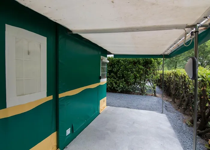 Camping Le Jardin - Chalets, Bungalows Et Emplacements Nus Pour Des Vacances Nature Le Long De La Riviere Le Gijou