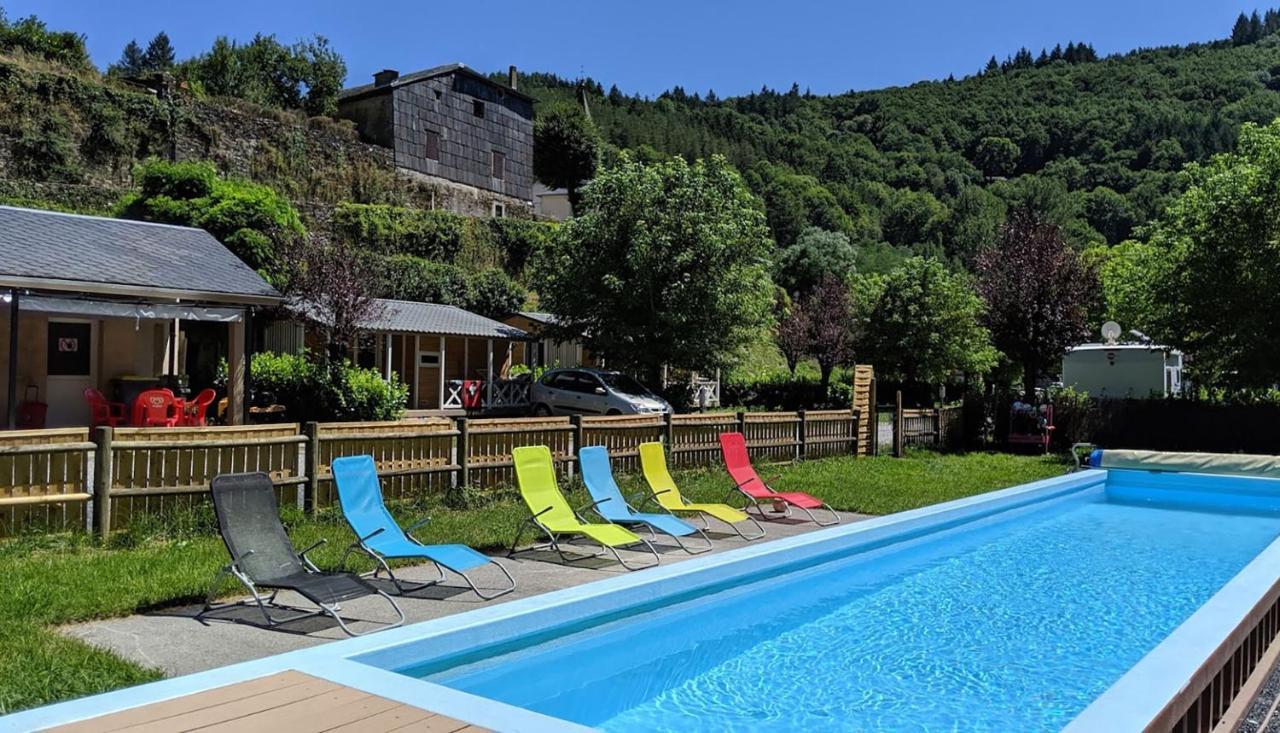 Le Jardin: Riverside Nature Retreat