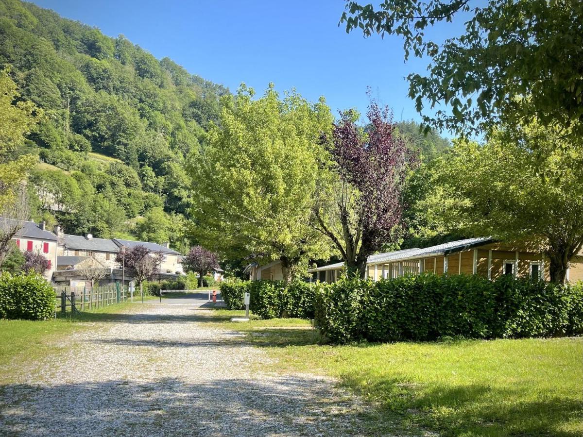 Le Jardin: Riverside Nature Retreat *
