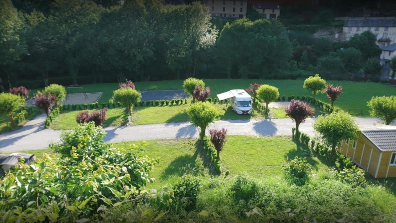 Le Jardin: Riverside Nature Retreat