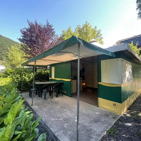 Camping Le Jardin: Riverside Nature Retreat Lacaze Exterior photo