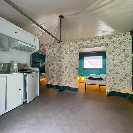 Camping Le Jardin: Riverside Nature Retreat Lacaze Exterior photo