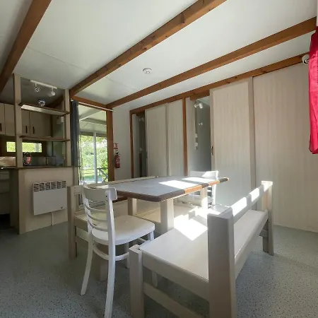 Camping Le Jardin: Riverside Nature Retreat Lacaze Exterior photo